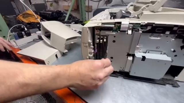 Add or remove memory from an HP LaserJet 2300 series printer смотреть онлайн