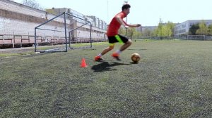 УПРАЖНЕНИЯ НА РЕЗКОСТЬ В ФУТБОЛЕ | ОБЫГРЫВАЙ КАК МЕССИ, РОНАЛДУ, НЕЙМАР | ОБУЧЕНИЕ |