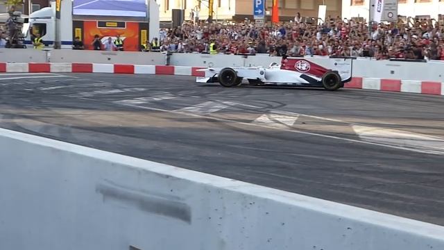 F1 LIVE Milan Festival 2018 - F1 burnout + F1 safety car burnout + Ferrari FXX k..... смотреть онлайн