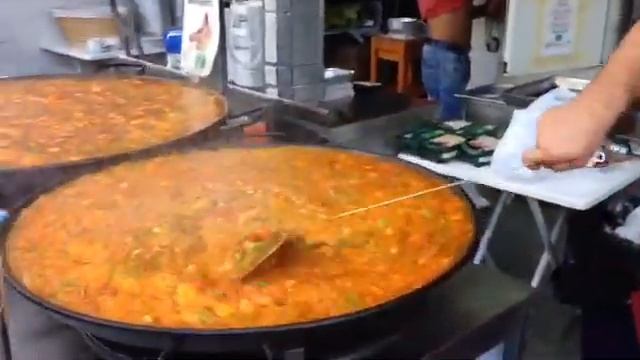 БОРЩ ИЗ ИСПАНИИ ДЛЯ ВСЕХ/К НАМ ВРЫВАЮТСЯ ИНДЕЙЦЫ смотреть онлайн