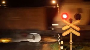 ПДД РБ Проезд перекрестков. Два мигающих красных сигнала светофора на железнодорожном переезде