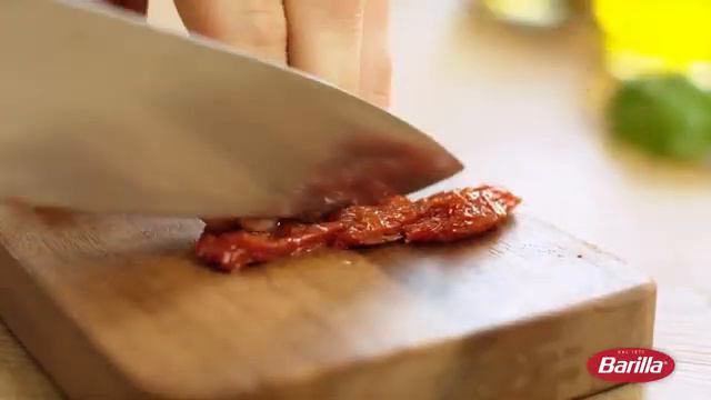 Баветте с Песто алла Дженовезе, вялеными томатами и цветной капустой смотреть онлайн