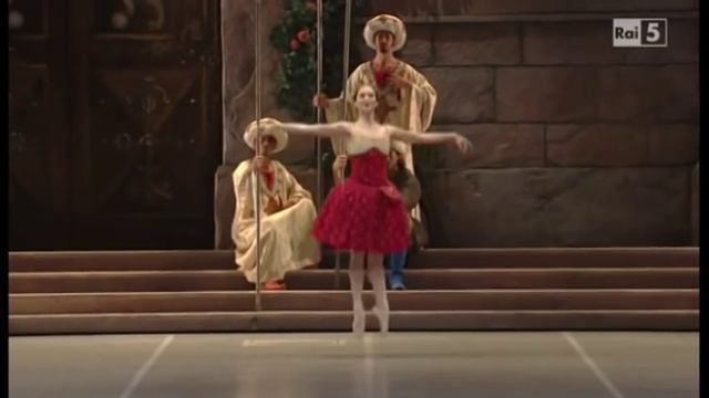 Raymonda - II Act Grand pas - Raymonda's Variation - Novikova смотреть онлайн