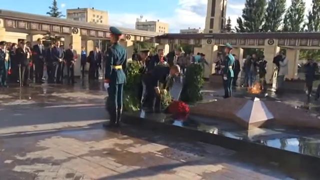 Минниханов и Мутко возложили цветы к Вечному огню смотреть онлайн