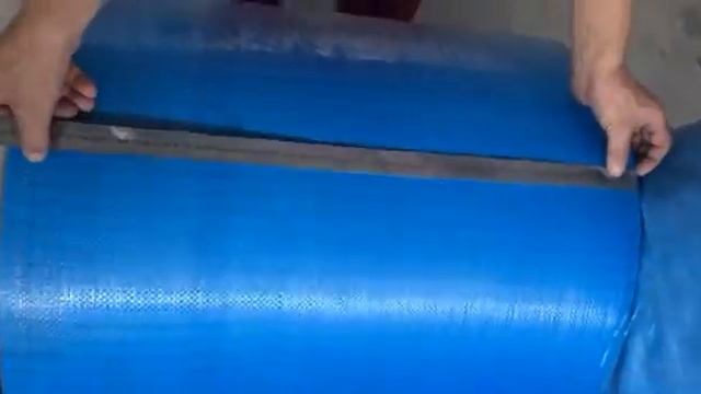 Полипропиленовая ткань для мешков (тканый полипропилен) синего цвета.