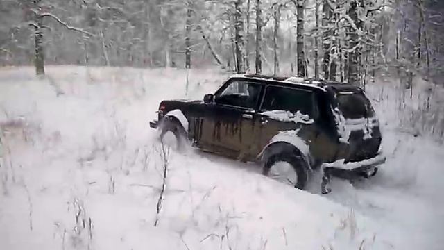 Нива"ТРОФИ" езда по лесу зимой. смотреть онлайн