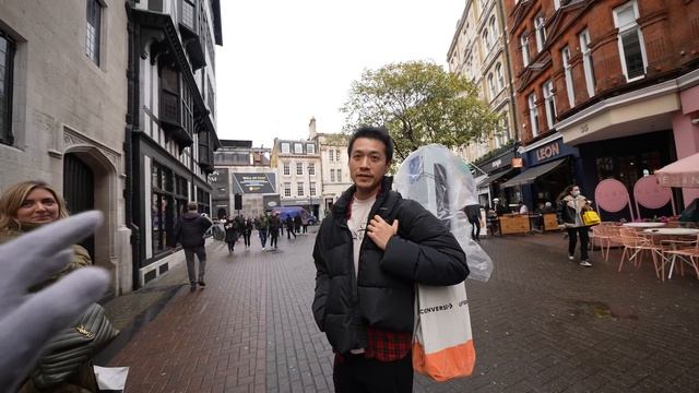 What Are People Wearing in London? ft Soho, Carnaby Street смотреть онлайн