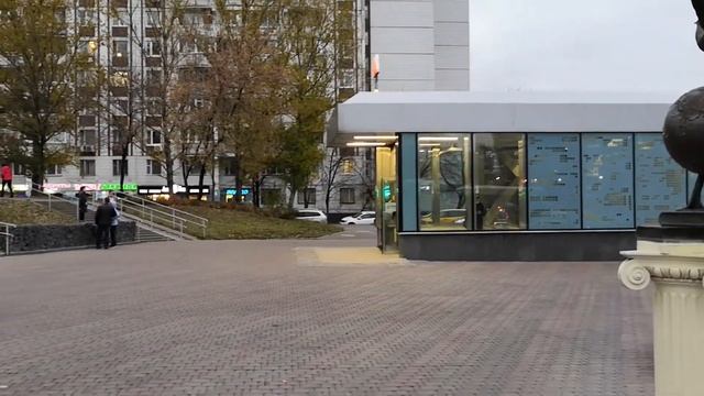 Площадь у метро «Южная» смотреть онлайн
