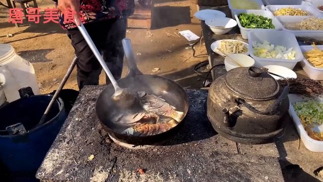 【探店合集】淮南大叔做牛肉汤40年，两天宰1头牛一天卖500碗，日赚2万买房又买车【唐哥美食】 смотреть онлайн