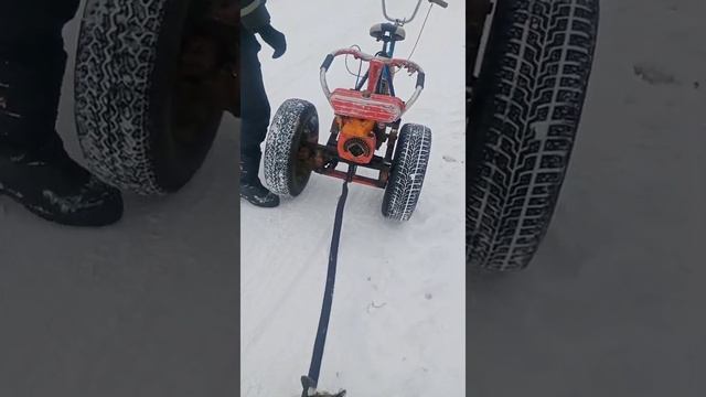 Покатушки на трайке, Трайк тянет санки смотреть онлайн