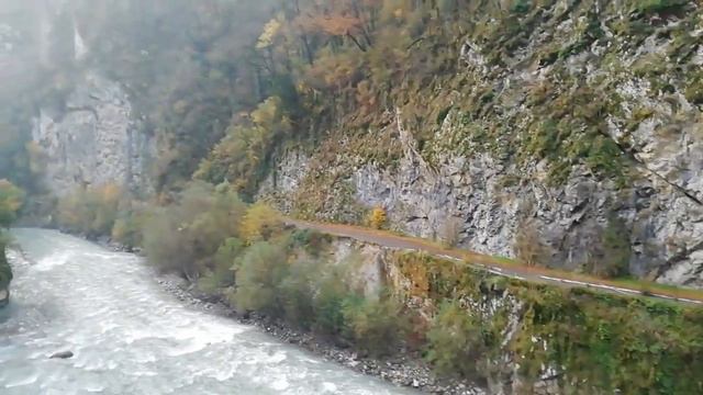 Ущелье у вантового моста. Дорога на Красную Поляну смотреть онлайн