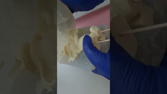 Как достать шоколадную фигурку из молда смотреть онлайн