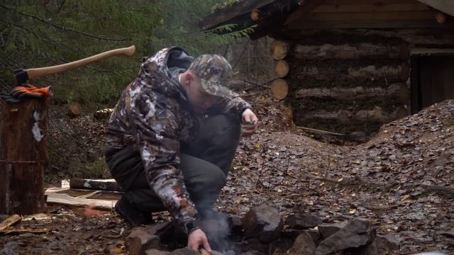 I take shelter from the rain in a secret cozy dugout. Survival in the wild. смотреть онлайн