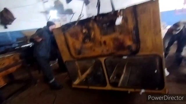 К-700а.Завезли кабину. Занимаемся ошкуриванием частей облицовки восстановление продолжается. смотреть онлайн