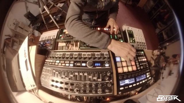Quasar (DnB) - EklectiK - Arturia Minibrute 2S Microfreak /Roland TR8 TB3 /NI Maschine MK2 / Korg смотреть онлайн