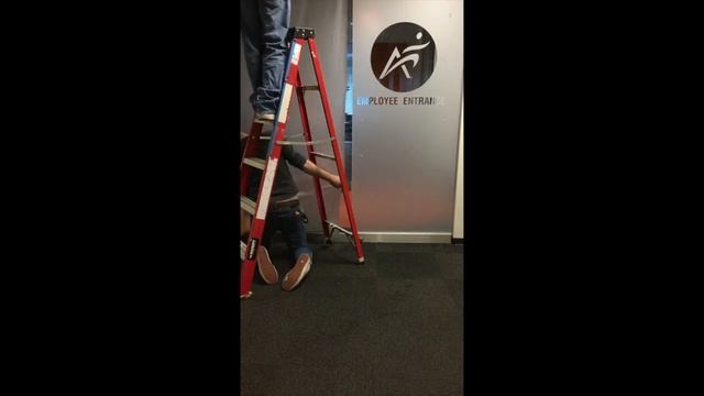 Installing Frosted (Etchmark) Vinyl Time Lapse смотреть онлайн