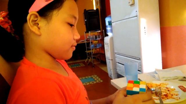 CHESSICA'S RUBIKS CUBE смотреть онлайн
