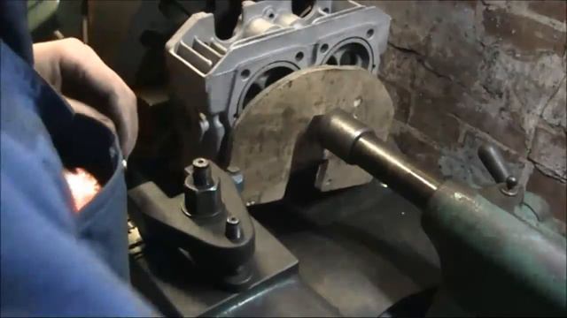 Panda 30 ZylinderKopf , Auf der Drehbank Aufspannen und AbDrehen Fräsen смотреть онлайн