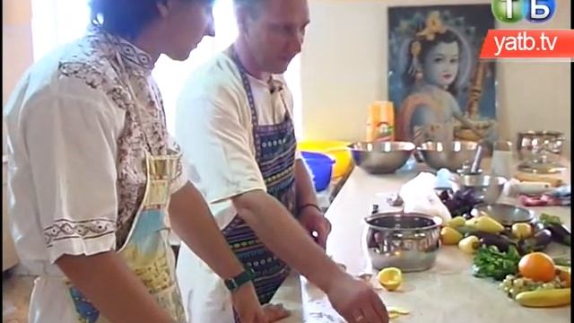 Вчимося готувати - Індія частина друга смотреть онлайн