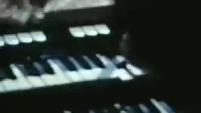 Keith Emerson stabs knives in his Hammond-1971 смотреть онлайн
