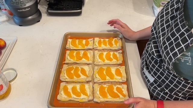 Сливочный суп с лососем и слойки с персиками // Богиня кулинарии в деле // Влог США