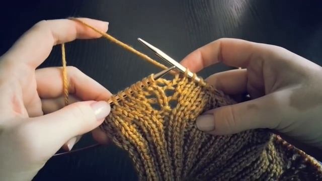 Шапочка "Осенние листья" спицами. МК. смотреть онлайн