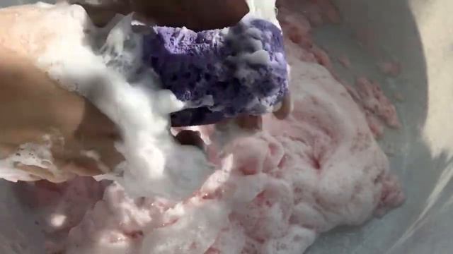 ASMR 🎧 sound of soap gel and sponge.ASMR🎧 звук мыльного геля и губки смотреть онлайн