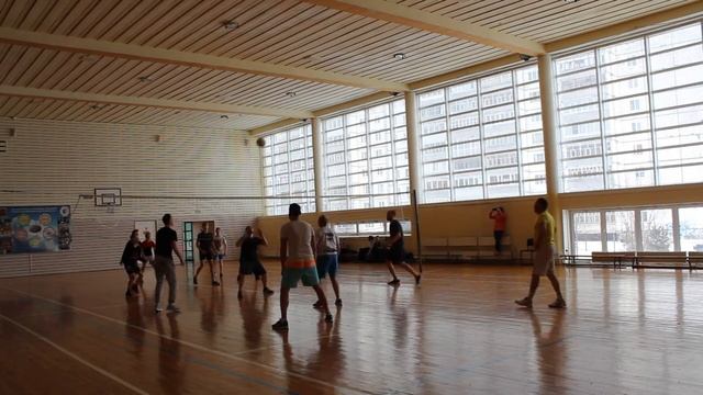 Волейбол игра педагогов и юношей школы №12 г.Рыбинск смотреть онлайн