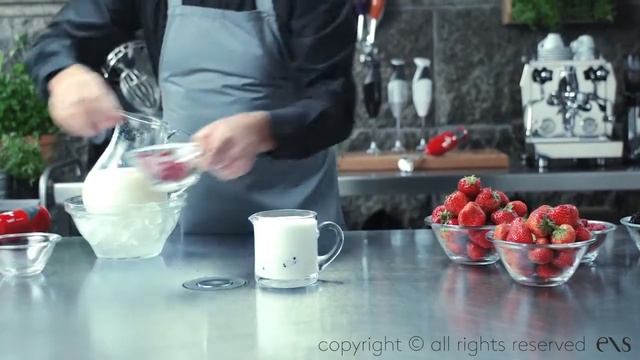 Bamix milkshake with strawberry and raspberry смотреть онлайн