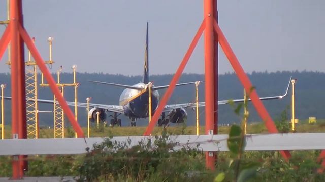 Ryanair Boeing 737-800 takeoff @ Tampere-Pirkkala (TMP) on RWY 06 смотреть онлайн