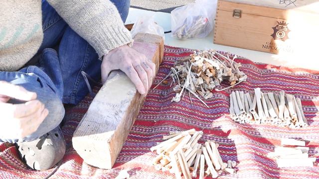 cutting Bald Eagle bones for a choker (what Eagle bones are utilized for chokers) part 2 смотреть онлайн