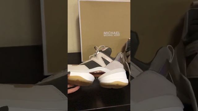 Обзор кроссовок MICHAEL KORS Olympia Trainer olive смотреть онлайн