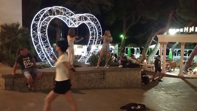 Алушта, уличные музыканты. смотреть онлайн