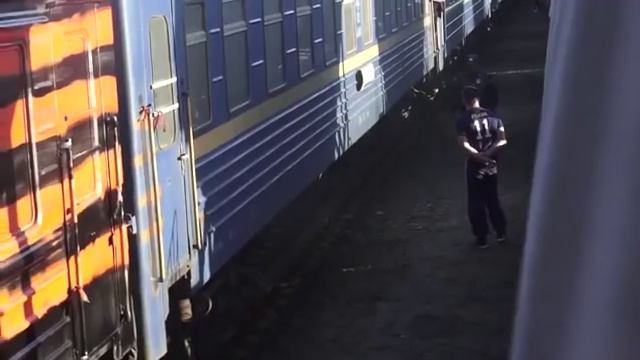 Поезд до Львова разукрасили в цвета георгиевской ленты смотреть онлайн