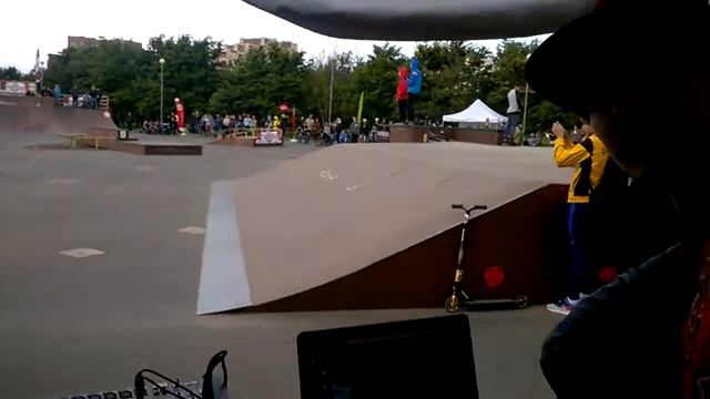 Diman Romeo (Dj Tsarev) Раздаю наклейки под свои новые трэки и крутые трюки! ;) #StreetSummit смотреть онлайн