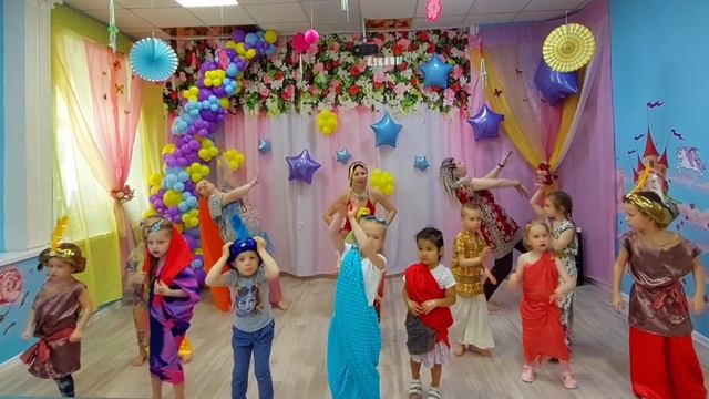 Индийские танцы В Академии игр смотреть онлайн