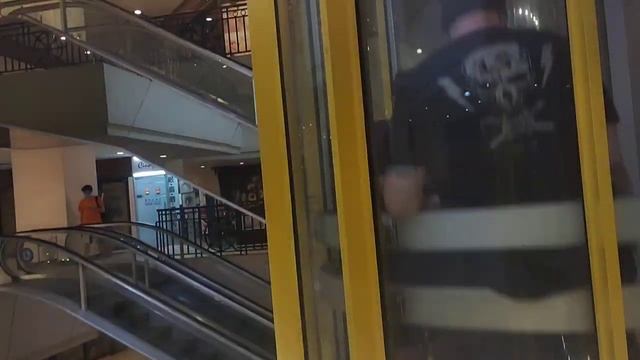 Mitsubishi Elevator at Parklane Shopping Mall. смотреть онлайн