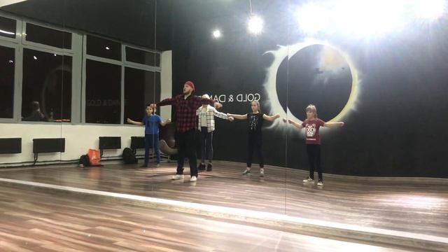 СТИЛЬ РОБОТА в школе танцев GO Dance смотреть онлайн