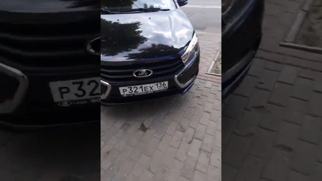 Парковка на тротуаре через полосу для общественного транспорта и желтую линию смотреть онлайн