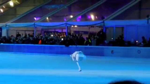 Bryant Park Tree Lighting 2013 - Johnny Weir смотреть онлайн