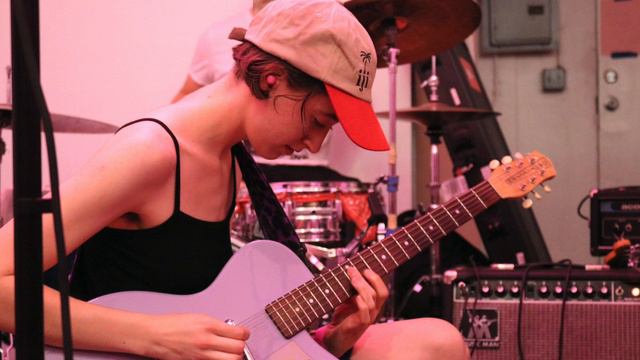 Frankie Cosmos - Leaf Doctor смотреть онлайн