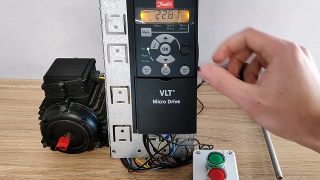 Настройка преобразователя частоты Danfoss VLT Micro Drive FC-051. Поддержание постоянной температур смотреть онлайн