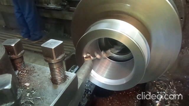 Расточка внутреннего отверстия на универсальном токарном станке 16к20. Шкив для электродвигателя. смотреть онлайн