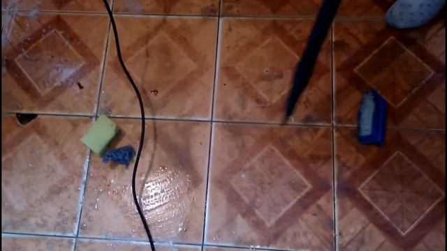 Чистка межплиточных швов на полу в кухне, ванной, туалете и коридоре г. Донецк. смотреть онлайн