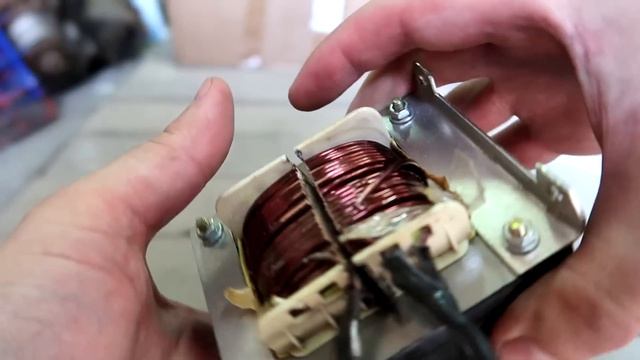 ЛАЗАЯ ПО МУСОРКАМ РОССИИ ПОИСК МЕТАЛЛОЛОМА БЕЗ МЕТАЛЛОИСКАТЕЛЯ НА СВАЛКЕ КАК ЗАРАБОТАТЬ ДЕНЬГИ? #25 смотреть онлайн