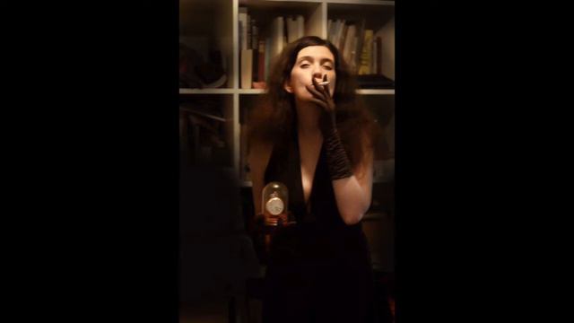A Waltz for a night (Julie Delpy) voice and piano смотреть онлайн