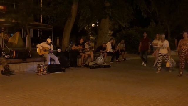 Выступление уличных музыкантов в Евпатории 2018 Евпатория смотреть онлайн