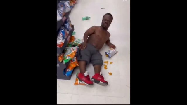 Midget Smacks Girl Butt In The Store Watch Her Response #short