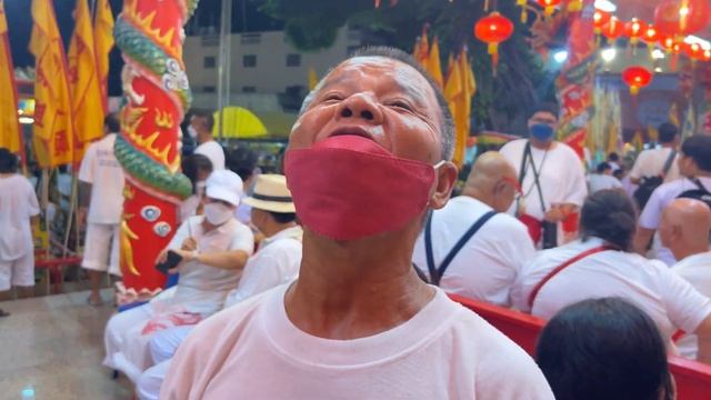 VEGETARIAN FESTIVAL RÎTÜEL /(ATES ÜZERÎNDE YÜRÜMEK) TAYLAND PHUKET Part3 #tayland #phuket #festiva смотреть онлайн