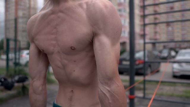 КАК ГИМНАСТЫ КАЧАЮТ ПЛЕЧИ? ТОП 4 УПРАЖНЕНИЯ смотреть онлайн